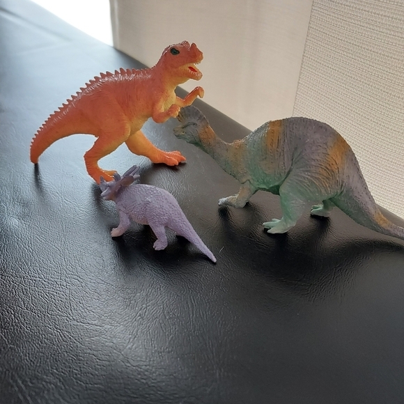 3 Small Unbranded Dinos - Picture 3 of 9